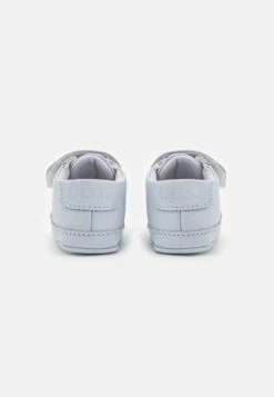 BOSS Kidswear Slippers - Cadeau De Naissance - Pale Blue 11 BOSS Kidswear Slippers - Cadeau De Naissance - Pale Blue -Anna Field Soldes 3a7743218f1b4315a09046b28899e937