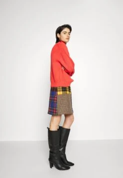 DRYKORN Tildi - Pullover - Orange -Anna Field Soldes 3b42ee1ad29249c59f20df2ed4383eab