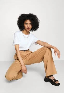 Petite Business Casual Wide Legs With Front Pleats - Pantalon Classique - Beige 11 Petite Business Casual Wide Legs With Front Pleats - Pantalon Classique - Beige -Anna Field Soldes 76a1b0814ce6475195d0c38eab76c036