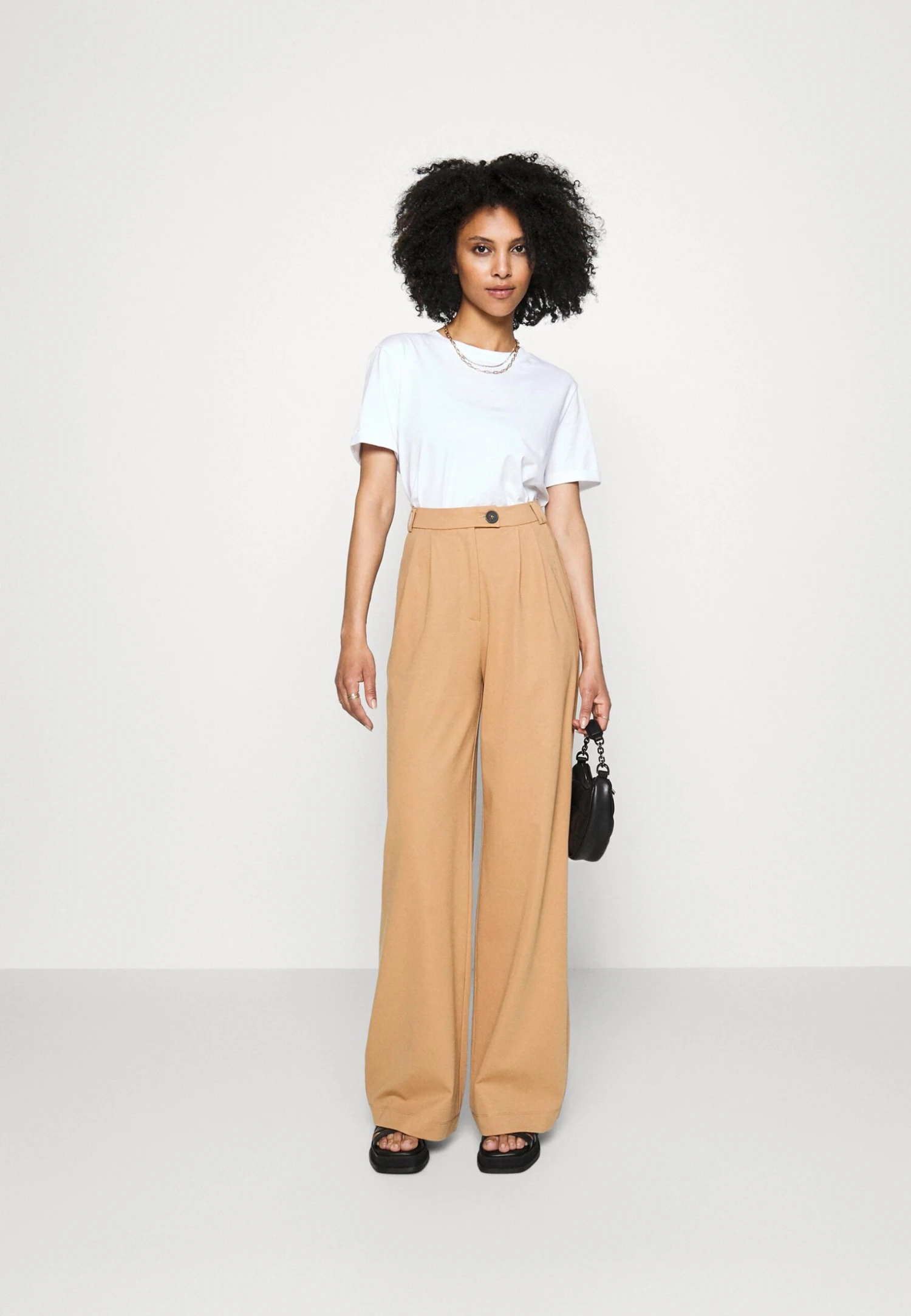 Petite Business Casual Wide Legs With Front Pleats - Pantalon Classique - Beige 4 Petite Business Casual Wide Legs With Front Pleats - Pantalon Classique - Beige - Image 2