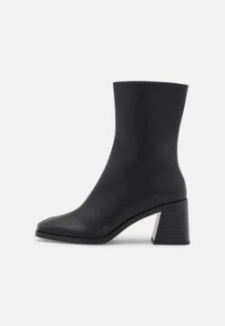 Monki Bottines - Black Dark -Anna Field Soldes 7dc22e5eeaa9445f9cfc1902774553ee