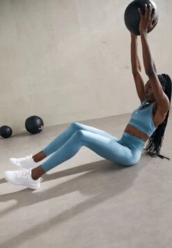 Puma Mid Impact Strong Shine Bra - Brassières De Sport À Maintien Normal - Bold Blue -Anna Field Soldes a3313da652f645f4976382baaf73f7d4