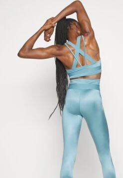 Puma Mid Impact Strong Shine Bra - Brassières De Sport À Maintien Normal - Bold Blue -Anna Field Soldes c0eac5e3e0f74cf183f334c5522a3b88