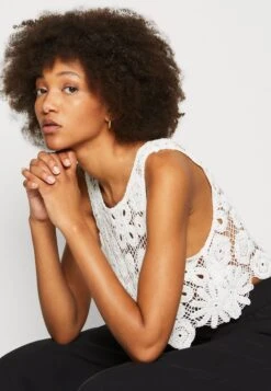 Vila Vimana Crop - Débardeur - Snow White -Anna Field Soldes d0bd4b61ef5a4483bc5141ed544e9df1