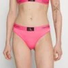 CALVIN KLEIN UNDERWEAR Modern Thong - String - Cerise Lipstick 1 CALVIN KLEIN UNDERWEAR Modern Thong - String - Cerise Lipstick -Anna Field Soldes e0d100ae96de44d9ae01a3c69271f4f5