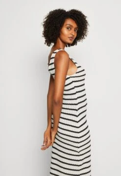 Anna Field Robe Pull - Black/White 11 Anna Field Robe Pull - Black/White -Anna Field Soldes e30a17d9811947b898f0f2fb46ac49f7